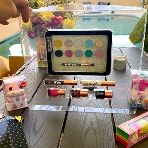 Make me up mommy like you!